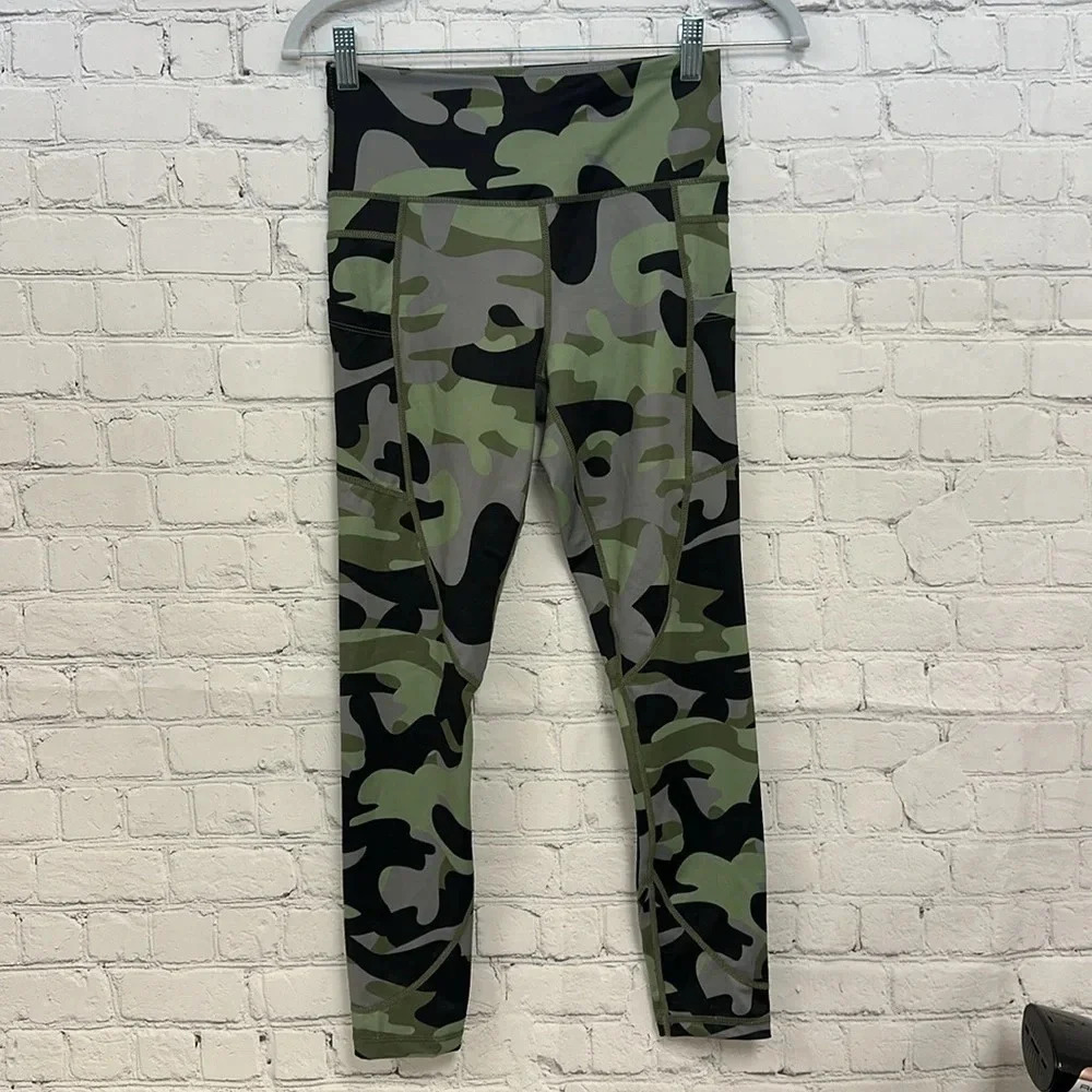 Zyia Light n Tight camo legging with pockets size 4 EUC - Picture 4 of 6